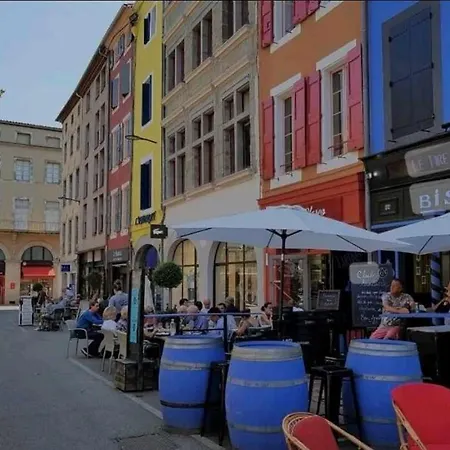 T3 Avec Terrasse * Carcasona